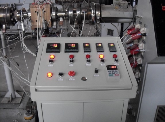 熔體泵PID控製係統在生產線中的應用